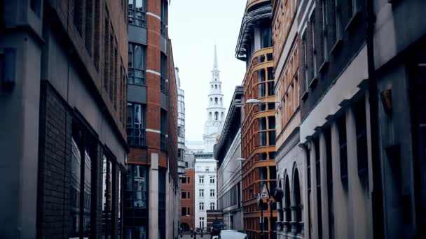 Pequeñas calles del casco antiguo de la ciudad . — Vídeos de Stock