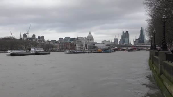 Londra. Dolgu ve şehir görüntüsü. — Stok video