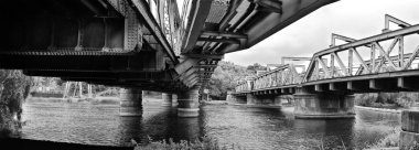 Siyah ve beyaz demiryolu Köprüsü
