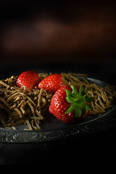 All Bran with strawberries — Stock Photo, Image