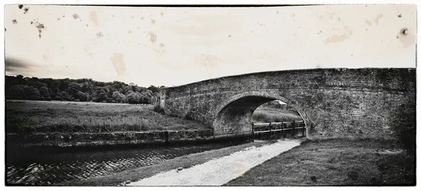 18th Century vintage effect stone bridge — Stock Photo, Image