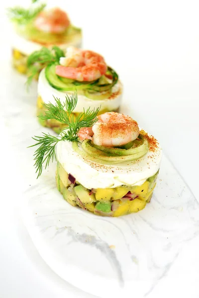 Tartine di mango, avocado e gamberi IV — Foto Stock