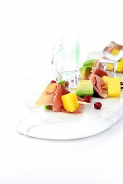 Avokado, Mango ve Prosciutto meze II