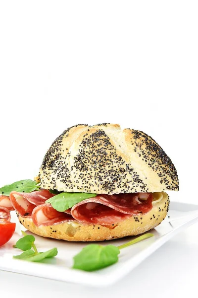 Sandwich mit Salami und Brunnenkresse iii — Stockfoto
