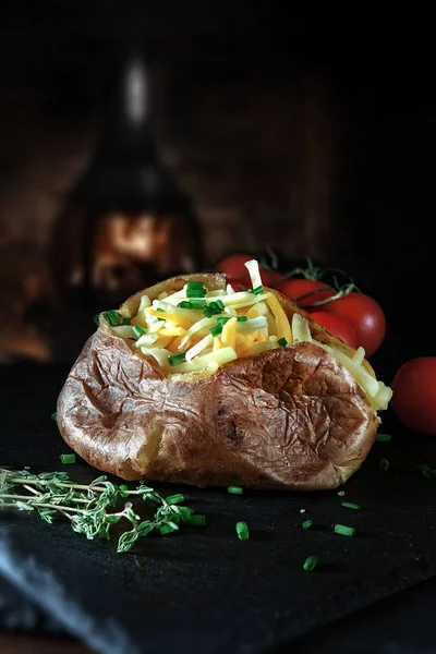 Batata assada com queijo — Fotografia de Stock