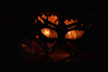 Ürkütücü Cadılar Bayramı maskesi