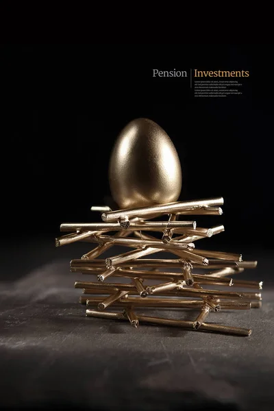 Kreatywny Nowoczesny Wizerunek Koncepcyjny Inwestycji Emerytalnych Zarządzania Aktywami Złote Jajo — Zdjęcie stockowe