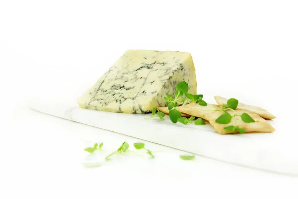 Classic British Stilton Blue Cheese Com Bolachas Spelt Guarnição Tomilho — Fotografia de Stock