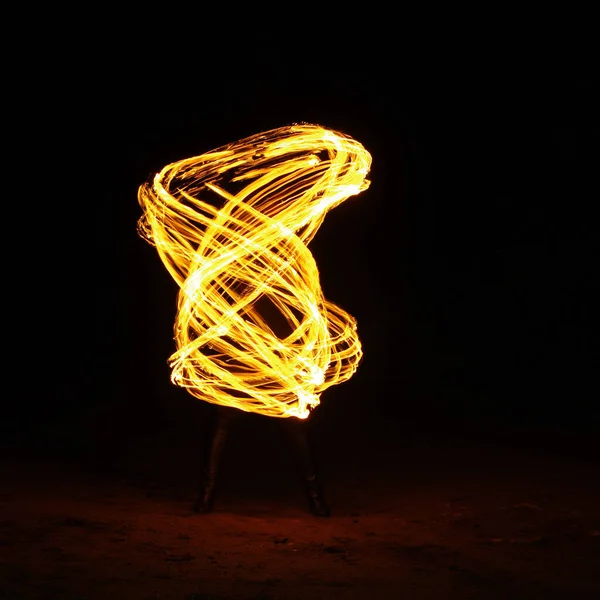 Ateş Gösterisi Işık Gösterisi Ateş Gösterisi Ateş Performansı Figürlerinden Oluşan — Stok fotoğraf