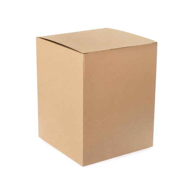 白い背景に隔離されたカードボードの空のパッケージボックス 宅配カートンボックス クリップパスが含まれています — ストック写真