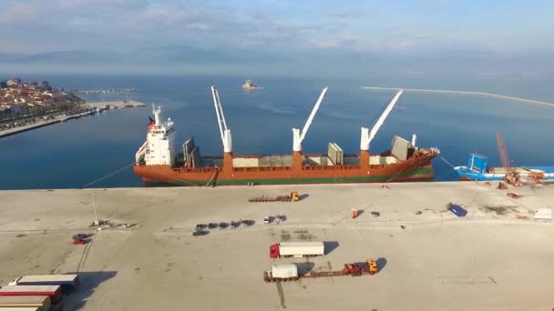 Cargo ship loading — Stock Video