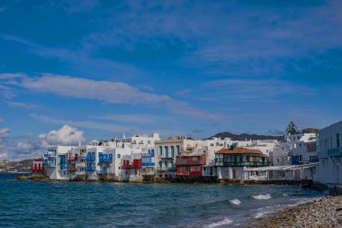 Yunanistan 'ın Mykonos adasındaki Mykonos kasabasındaki küçük Venedik körfezi