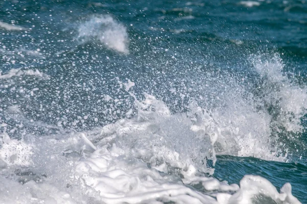 Vagues de l'océan s'écrasant — Photo