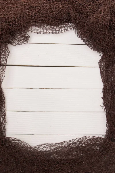Δικτυωτό καλσόν σε λευκό ξύλο — Φωτογραφία Αρχείου