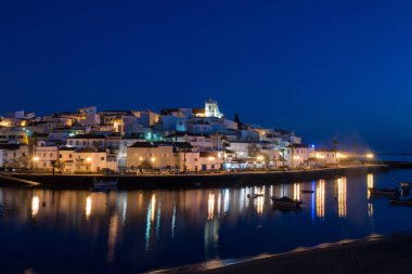 Ferragudo Köyü gün batımında