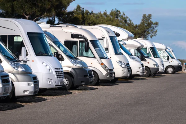 Fila de autocaravanas — Foto de Stock