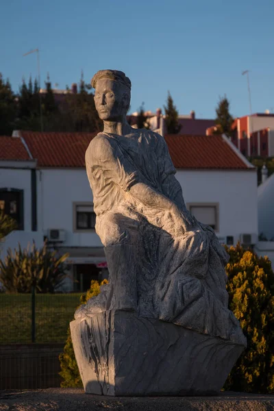 Statua del pescatore nel villaggio di Ferragudo — Foto Stock