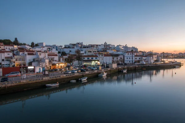 Ferragudo dorp bij zonsondergang — Stockfoto