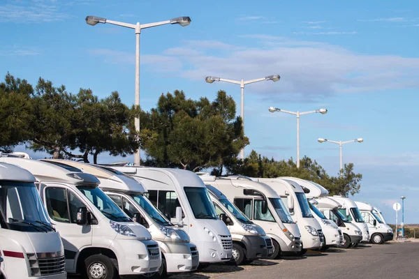 Fila de autocaravanas — Foto de Stock