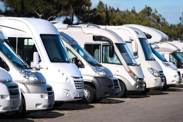 Rij van auto caravans — Stockfoto