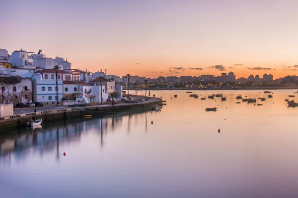 Ferragudo vesnice při západu slunce — Stock fotografie