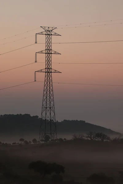 Strommast im Nebel — Stockfoto