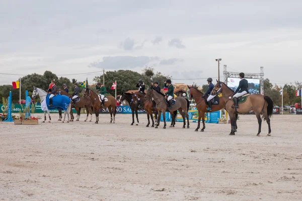 Häst hinder hoppning konkurrens — Stockfoto