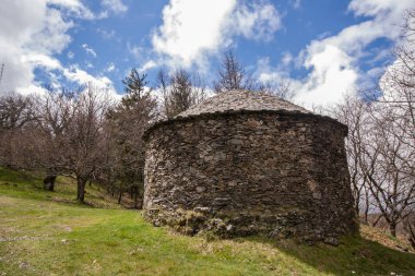 Kar taş depolama ev