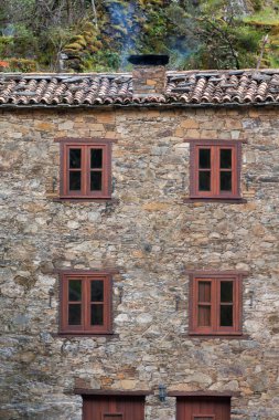 Tipik şist Portekiz ev