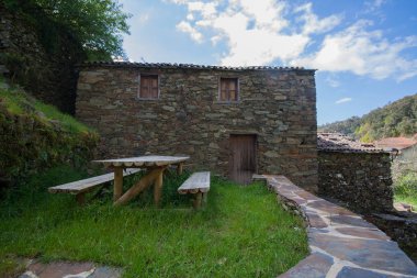 Tipik şist Portekiz ev