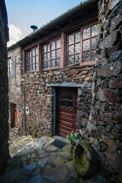 Typical schist home in Portugal — Stock Photo, Image