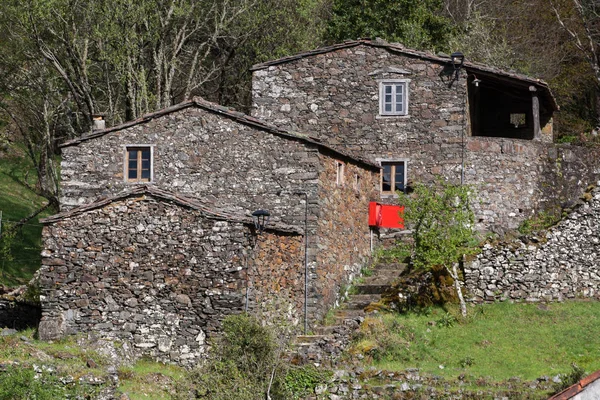 Casas esquisticas típicas en Portugal —  Fotos de Stock