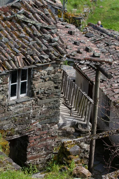 Typical schist homes in Portugal — Stock Photo, Image