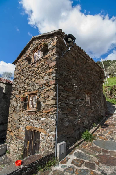Casa esquistica típica en Portugal — Foto de Stock