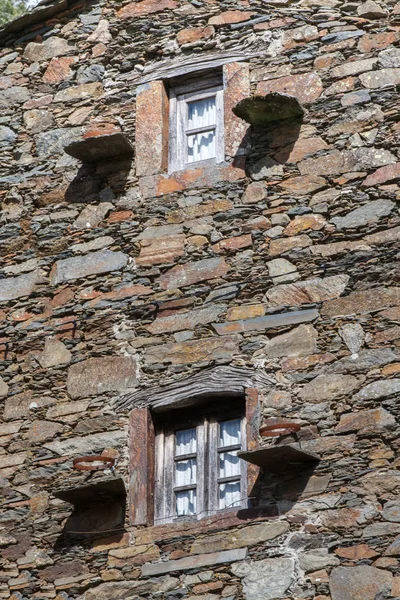Типовий Сланець будинку в Португалії — стокове фото