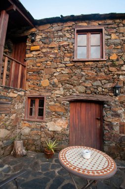 Tipik şist Portekiz ev