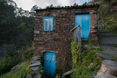 Tipik şist Portekiz ev