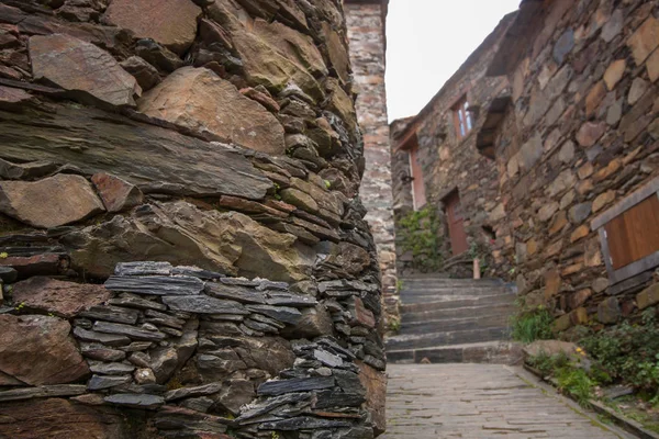 Typické schist domy v Portugalsku — Stock fotografie