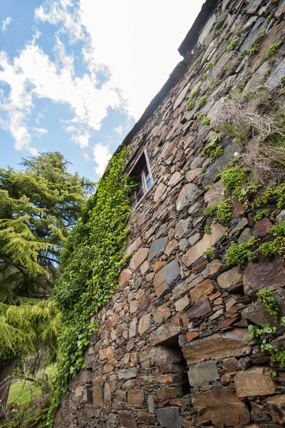 Casa esquistica típica en Portugal —  Fotos de Stock