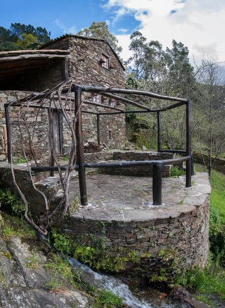Casas típicas de xisto em Portugal — Fotografia de Stock