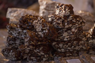 Satış karamelize badem