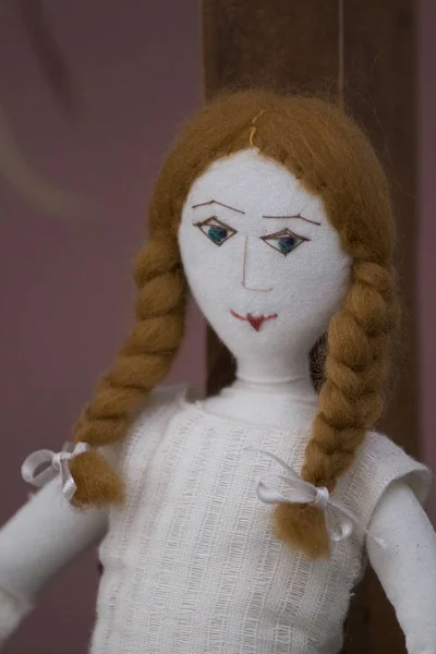 Винтажная кукла ручной работы — стоковое фото