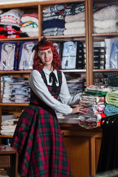 Vrouw met rood haar — Stockfoto