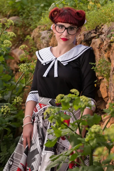 Pinup menina em vestido bonito — Fotografia de Stock