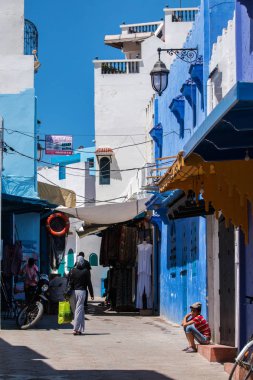 Asilah, Fas - 10 Haziran 2016: Tipik sokak eski Medine Asilah Town, Fas.