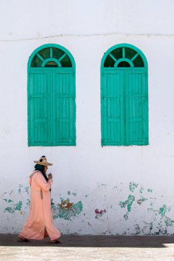 10 Haziran 2016 Asilah - Fas: Tipik giyim yürüyüşlerinde kadın 