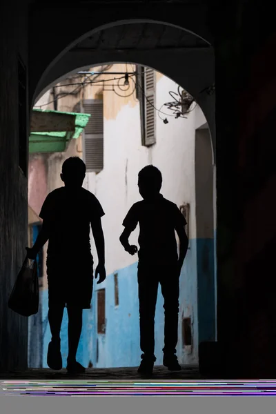 Two boy silhouettes — Stock Photo, Image