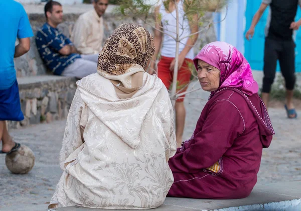 在典型摩洛哥的萨利舍，摩洛哥的-Sep 10 2016年︰ 两个女人 — 图库照片