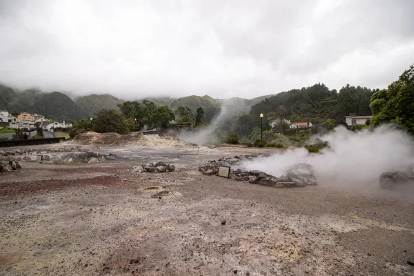 Furnas yakınındaki Fumarolas