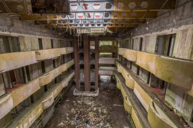 Terk edilmiş bir otel Azores içinde